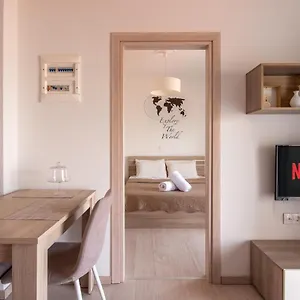 https://minimalist-apartments-w-view.hotelschalkidiki.net
