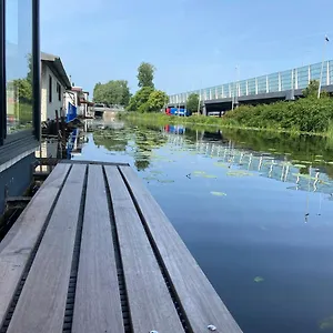 Unieke Woonark Met Privetuin En Free Parking. , Rotterdam Nederland
